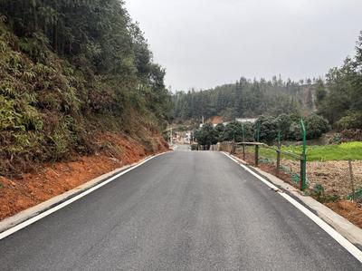 农村公路提质升级铺就乡村振兴便民路